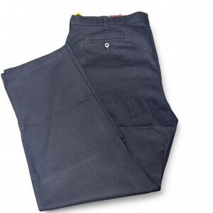 Men’s size 42x32 Lee Total Freedom Relaxed Fit Tapered Leg Pants